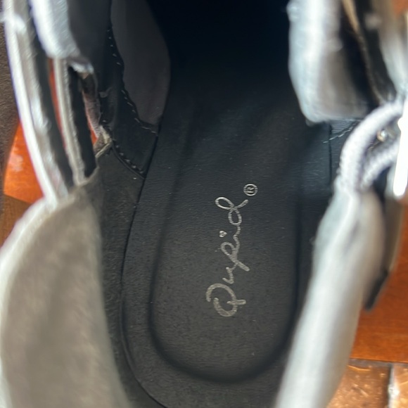 Quipid gray strapped ankle boots, size 7.5 - Picture 7 of 9